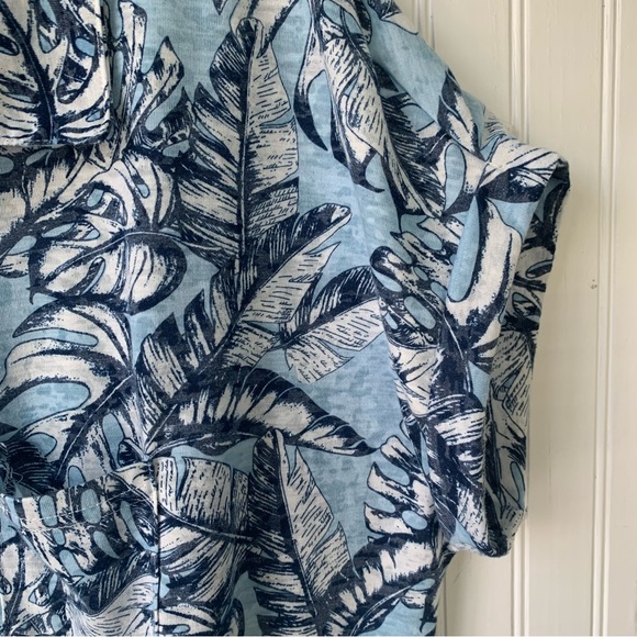 All in Love (XL) Collared, Button-Up, Short Sleeves w/tie at front middle waist - Picture 3 of 6